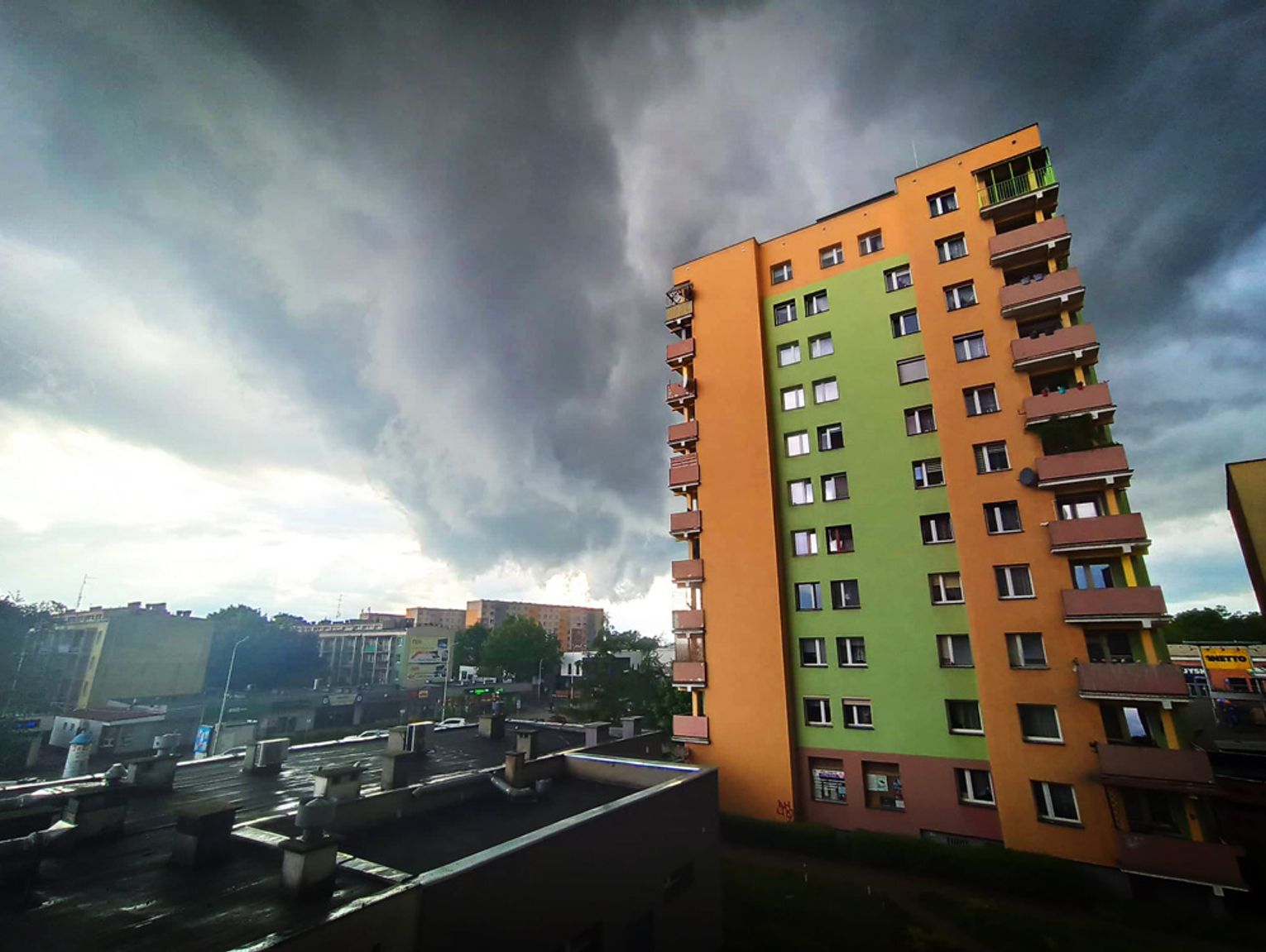 Deszczowa aura nie odpuszcza Meteorolodzy ostrzegają również przed