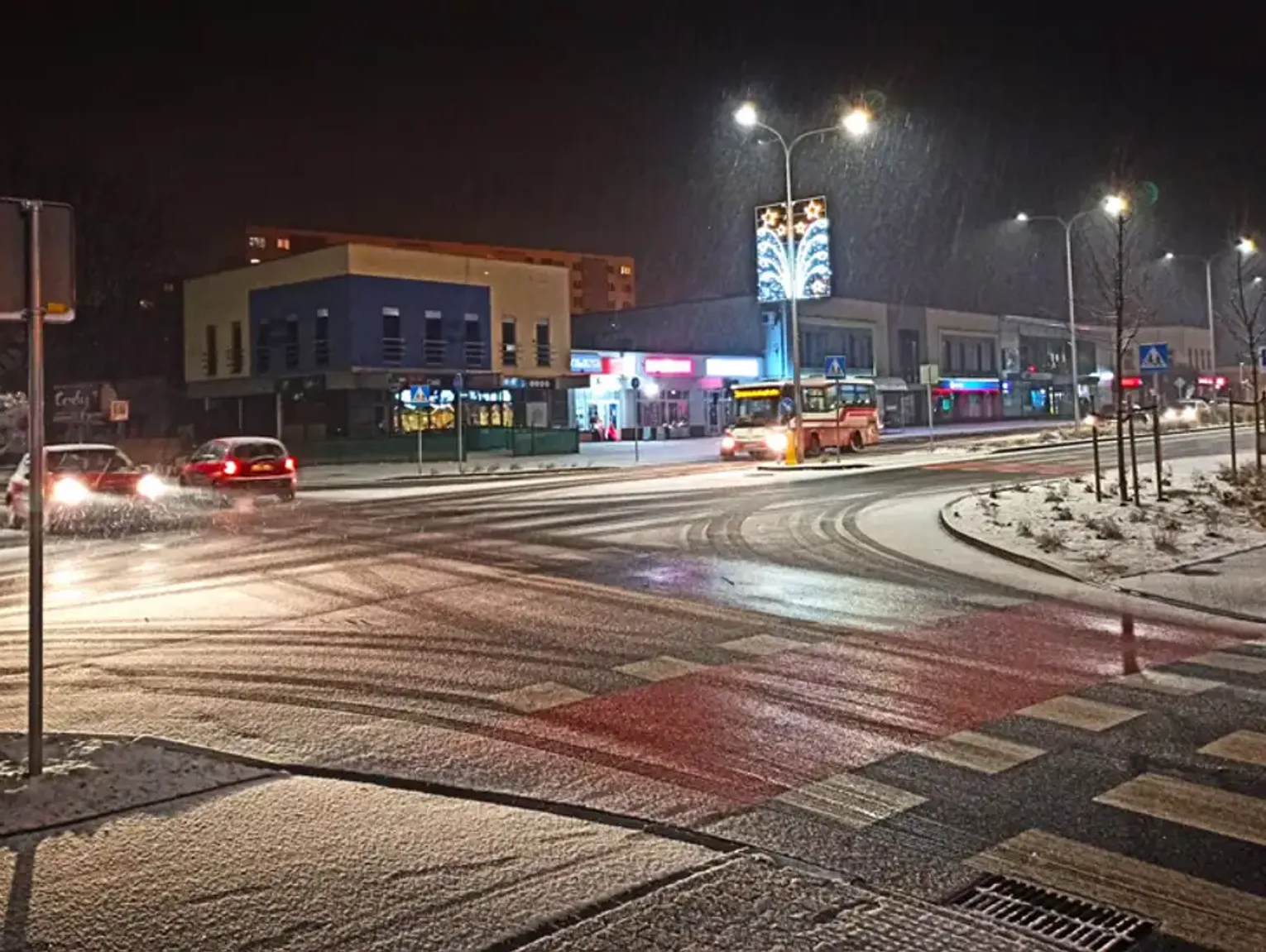 Na Drogach I Chodnikach Pojawi Si L D Obowi Zuje Ostrze Enie