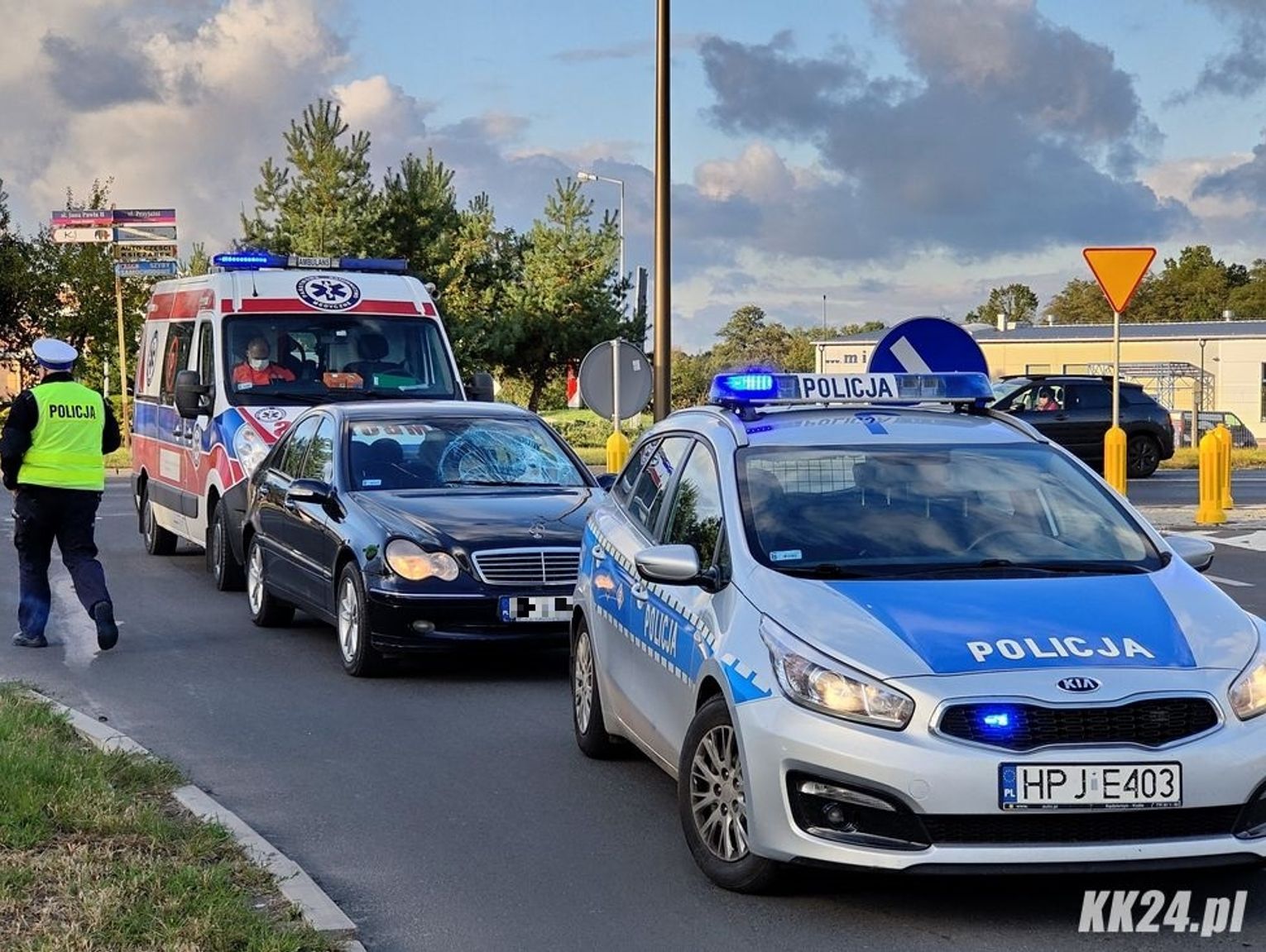 Rowerzysta Potr Cony Na Alei Jana Paw A Ii Poszkodowany M Czyzna