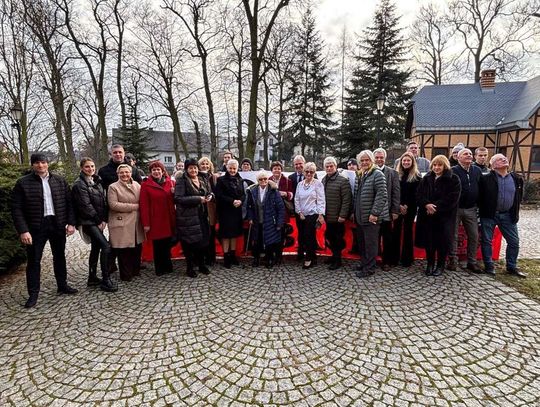 100 lat pani Barbary Wiktor. Wyjątkowy jubileusz w Gminie Reńska Wieś z patriotycznym akcentem