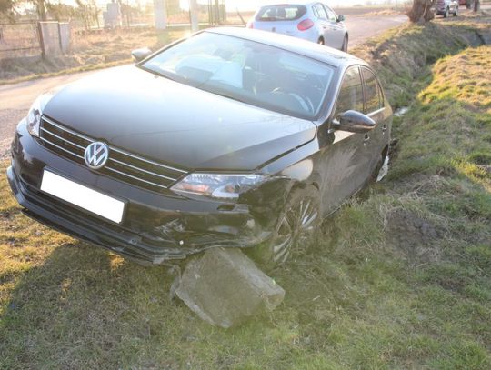 14-latek chciał pojeździć, a rozbił auto rodziców. Matce powiedział, że ktoś je ukradł