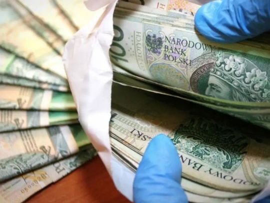 43-latka oszukana na "pracownika banku". Wzięła prawie 50 tysięcy złotych pożyczki i przelała oszustom