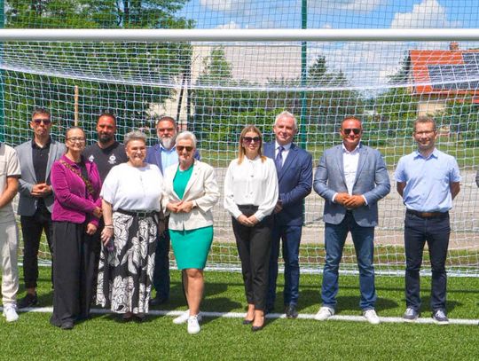 To największe boisko ze sztuczną murawą w Kędzierzynie-Koźlu. Zmodernizowany stadion w Blachowni otwarty