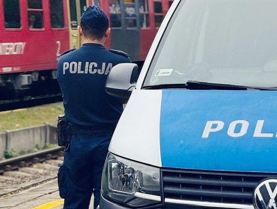 Agresywny mężczyzna ranił policjantkę scyzorykiem. Interwencja na dworcu w Kędzierzynie-Koźlu