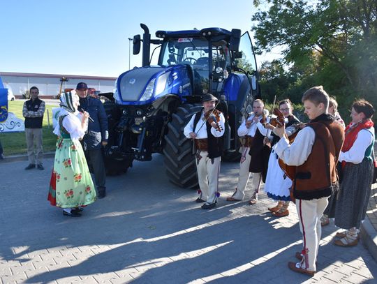 Agrofestiwal w Zakrzowie i otwarcie nowej drogi do ośrodka. Impreza trwa też w niedzielę