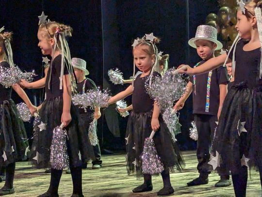 Akademia Szczęśliwego Dziecka otwiera swoje drzwi dla dziadków. Magia na deskach DK "Chemik"