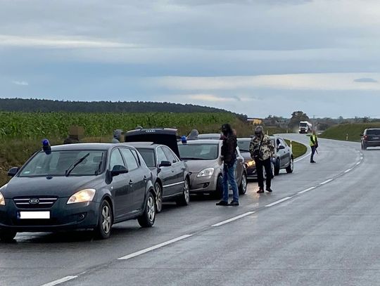 Akcja kryminalnych pod Kędzierzynem-Koźlem. Zatrzymani sprawcy rozboju z nożem