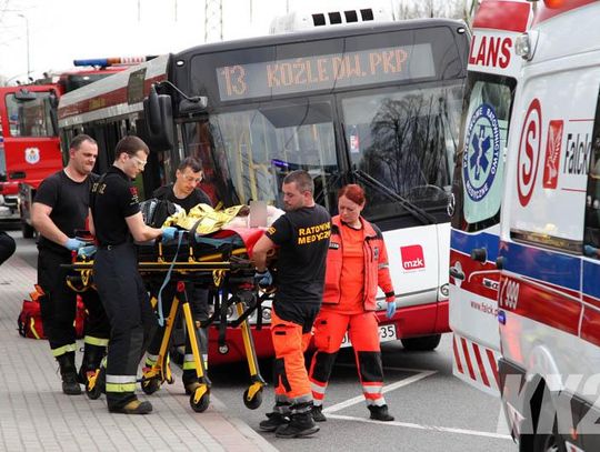 Akcja reanimacyjna w miejskim autobusie. Znowu nie było wolnej karetki