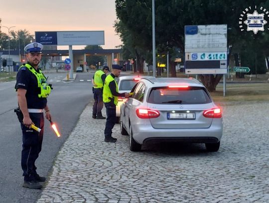 Akcja "Trzeźwy Poranek". Policjanci przebadali 1600 kierowców, u trzech zapaliła się czerwona lampka