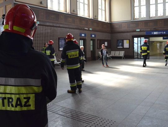 Alarm pożarowy w Śródmieściu. Strażacy kolejny raz bezzasadnie wezwani na dworzec