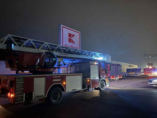 Alarm w Kauflandzie przy ul. Kozielskiej. Na miejscu cztery zastępy straży pożarnej