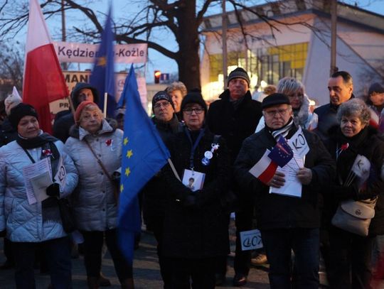 Antyrządowa demonstracja KOD w Kędzierzynie-Koźlu w rocznicę ogłoszenia stanu wojennego