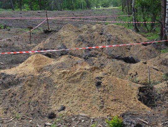 Arsenał z czasów wojny w Sławięcicach. Wykopano ponad tysiąc bomb i pocisków