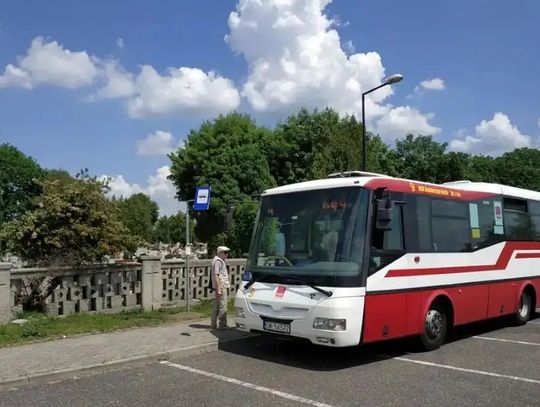 Autobusem dojedziemy na cmentarze. MZK uruchamia pięć dodatkowych linii do nekropolii