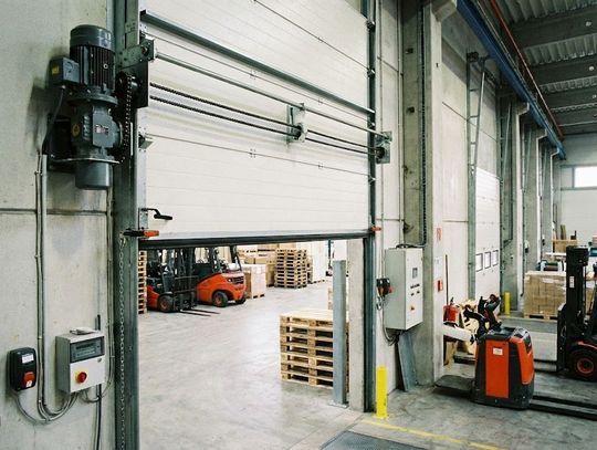 Automatyka bram przemysłowych ? przegląd napędów, systemów sterowania i nowych technologii