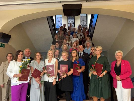 Awanse dla nauczycieli z Kędzierzyna-Koźla. Aż 19 pedagogów uzyskało wyższy stopień. ZDJĘCIA