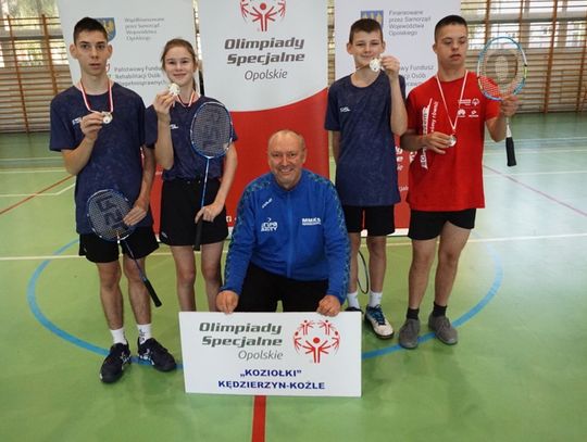 Badmintoniści z Kędzierzyna-Koźla z powodzeniem startowali w zawodach regionalnych Olimpiad Specjalnych. ZDJĘCIA