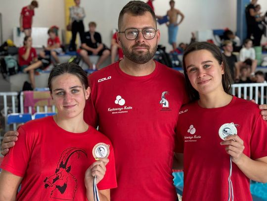 Basen zamienił się w arenę zmagań ratowników. Trwają zawody Grand Prix Polski. ZDJĘCIA
