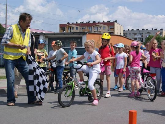 Bawili się i uczyli, jak zadbać o swoje bezpieczeństwo. Festyn przy PSP nr 20. ZDJĘCIA