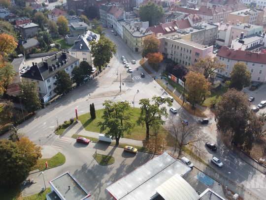 Będzie łatwiej wyjechać z Koźla? Miasto chce wydłużyć cykle świateł przy komisariacie policji