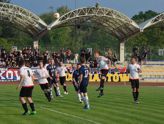 Bezbarwny Chemik stracił punkty. Kędzierzynianie ulegli 0:2 Startowi Namysłów. ZDJĘCIA