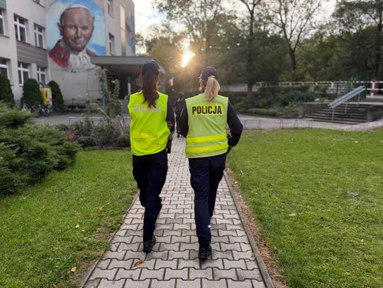 Bezpieczeństwo uczniów pod szczególnym nadzorem. Policjanci kontrolują szkoły w powiecie