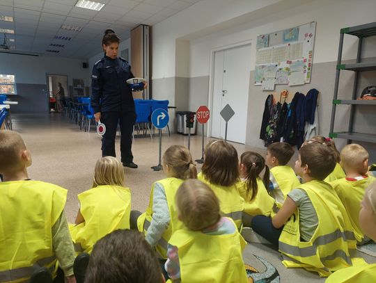 Bezpieczna droga do szkoły – policjanci uczą najmłodszych zasad ruchu drogowego