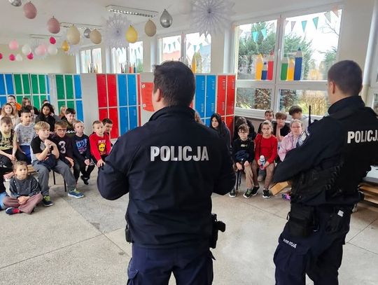 Bezpieczne ferie zimowe. Policjanci spotkali się z dziećmi