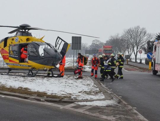 Bilans wypadku w Reńskiej Wsi: cztery osoby poszkodowane, sprawca wyszedł bez większych obrażeń. WIDEO
