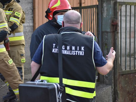 Blisko 600 zbiorników z nieznanymi chemikaliami w Koźlu Porcie. Służby weszły do kolejnych magazynów