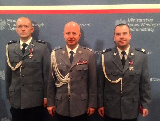 Bohaterscy policjanci z Kędzierzyna-Koźla odznaczeni Krzyżami Zasługi za Dzielność