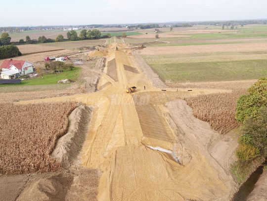 Budowa lewostronnego wału przeciwpowodziowego Odry w gminie Reńska Wieś nabiera tempa