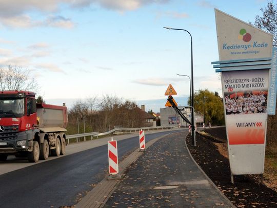 Budowa nowej ścieżki z Koźla do trasy na zamkniętej linii kolejowej na finiszu. ZDJĘCIA