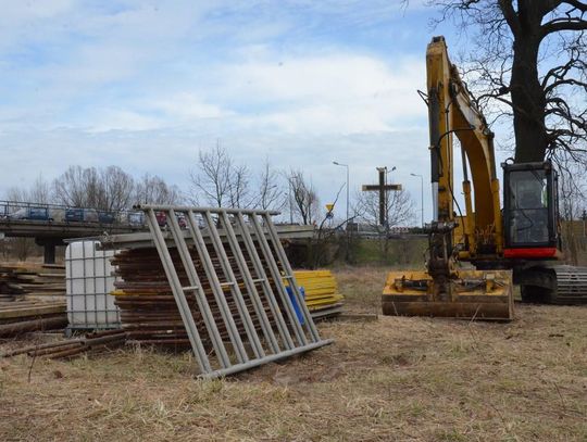 Budowlańcy nad Kłodnicą. Ruszył pierwszy etap przebudowy mostu na Wyspiańskiego