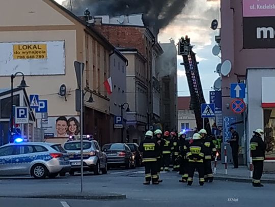 Budynek częściowo się zawalił. Strażacy szukają rannych. Wybuch gazu w Koźlu. ZDJĘCIA