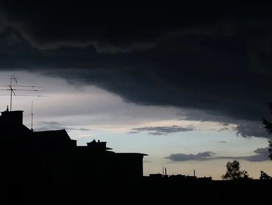 Burzowe popołudnie w sobotę. IMGW ostrzega mieszkańców regionu