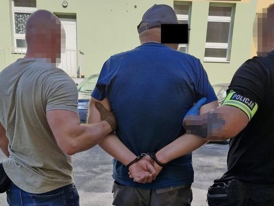 Był poszukiwany czterema listami gończymi. Chciał zmylić policjantów, podając się za inną osobę