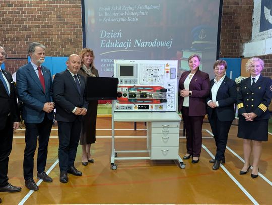Cenny sprzęt trafił do Zespołu Szkół Żeglugi Śródlądowej. Symulator pomoże kształcić przyszłych specjalistów