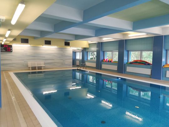 Chcesz nauczyć się pływać? Są jeszcze wolne miejsca w szkółce MOSiR-u