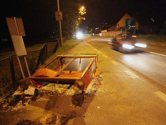 Ciężarówka "skasowała" przystanek. Wieczorne zdarzenie na Gliwickiej