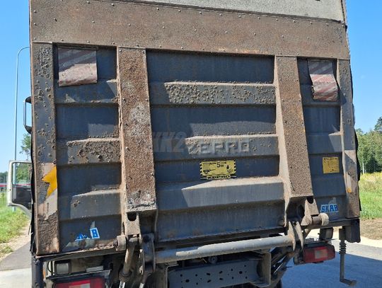 Ciężarówka w fatalnym stanie zatrzymana na obwodnicy miasta. Liczne usterki i brak badań