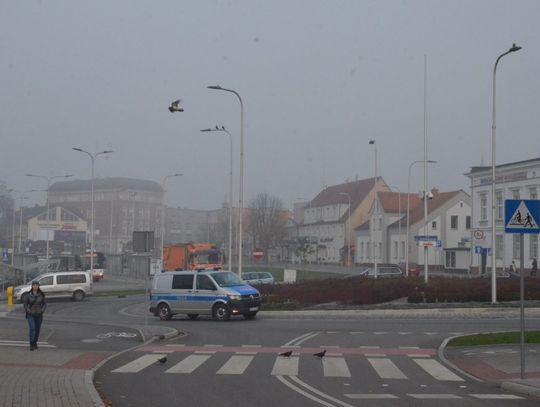 Ciężka noc i poranek w Kędzierzynie-Koźlu. Nad miastem wisi chmura smogu