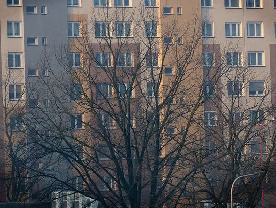 Ciężkie powietrze w Kędzierzynie-Koźlu. Noc i poranek z benzenem i pyłami