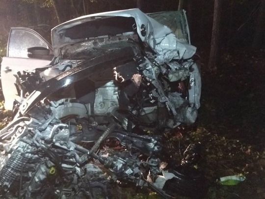 Czołowe zderzenie skody i volkswagena. Trzy osoby zostały poszkodowane. ZDJĘCIA