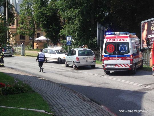 Czołówka dwóch osobówek na drodze krajowej nr 40 w Większycach. ZDJĘCIA