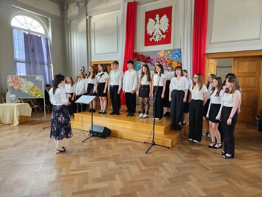 Cztery tysiące uczniów odebrało świadectwa w kędzierzyńsko-kozielskich szkołach średnich i rozpoczęło wakacje