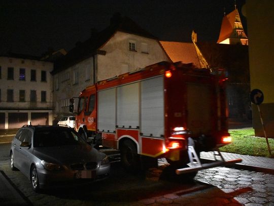 Czujka tlenku węgla zaalarmowała. Interwencja strażaków w Koźlu