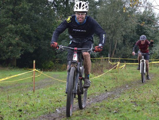 Czwarty cross duathlon Twierdza. Zawodnicy rywalizowali na kozielskiej wyspie. FOTOREPORTAŻ