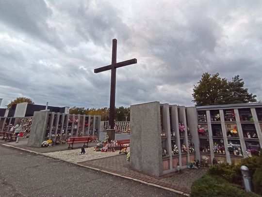 Czy cmentarze na Wszystkich Świętych zostaną zamknięte? Liczba nowych zakażeń stale rośnie