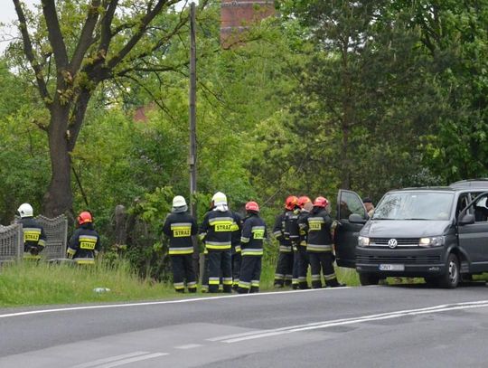 Desperat ruszył na policjantów z nożem i pistoletem. Kulisy akcji w Blachowni